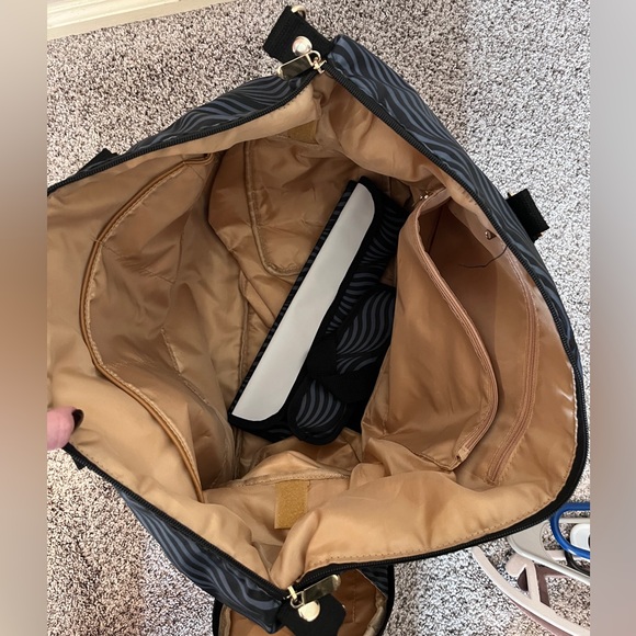 Large Nursing/Pump Bag - Picture 4 of 8